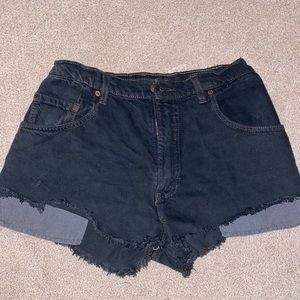 Black denim Levi shorts!